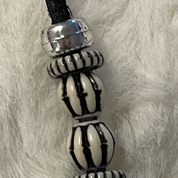 Extra long ( 10 inch) black leather wrap around tube w/ beads and clip - Picture 6 of 9